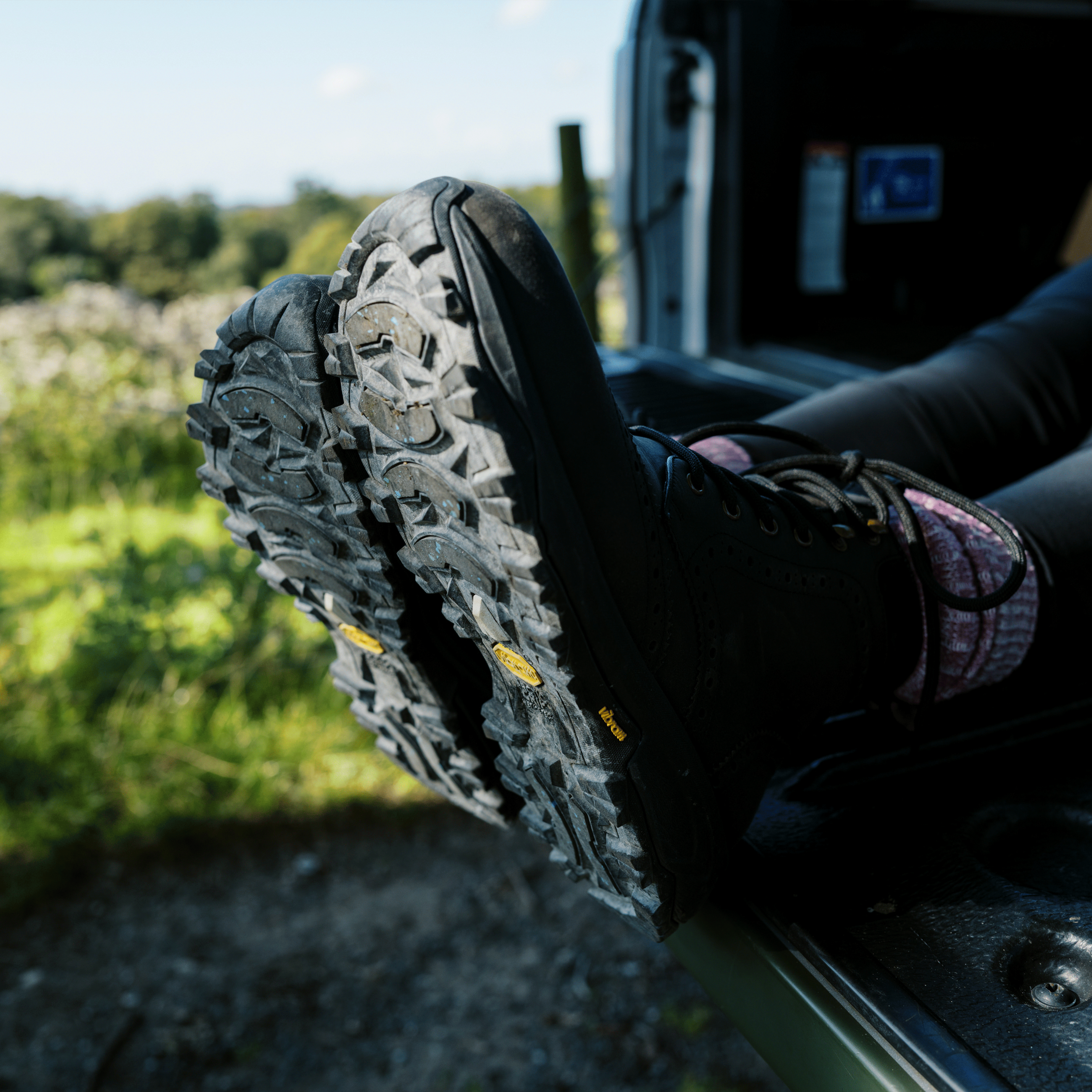 Snow boots with retractable 2025 spikes