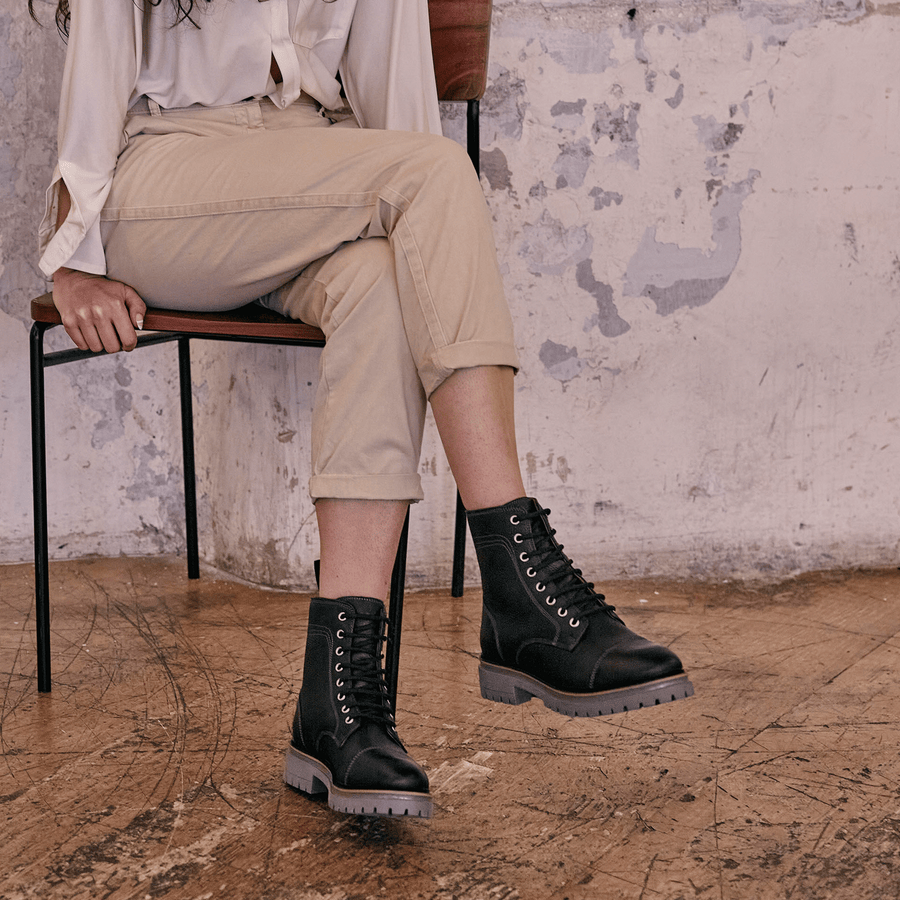 DINCKLEY / BLACK GRAINED-Women’s Boots