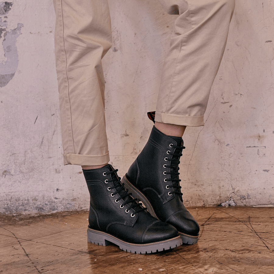 DINCKLEY / BLACK GRAINED-Women’s Boots