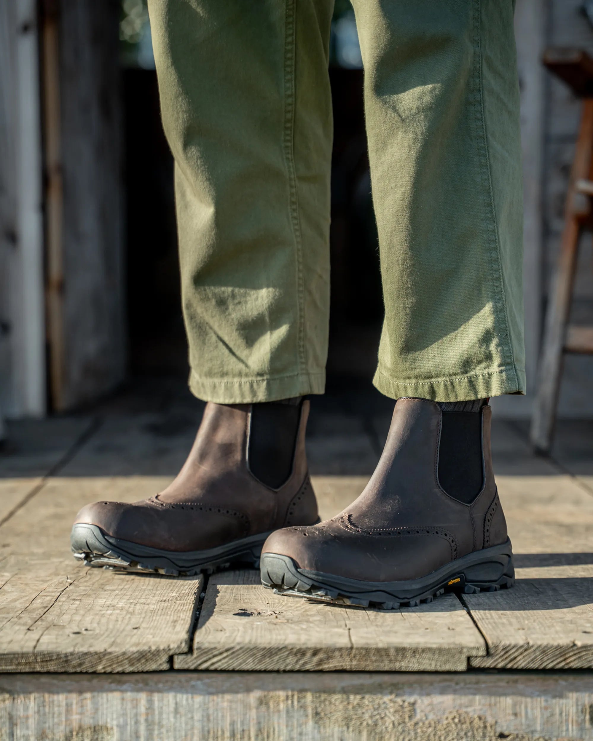 ラン Men's - Brown Distressed - Water Resistant - Leather - Vibram