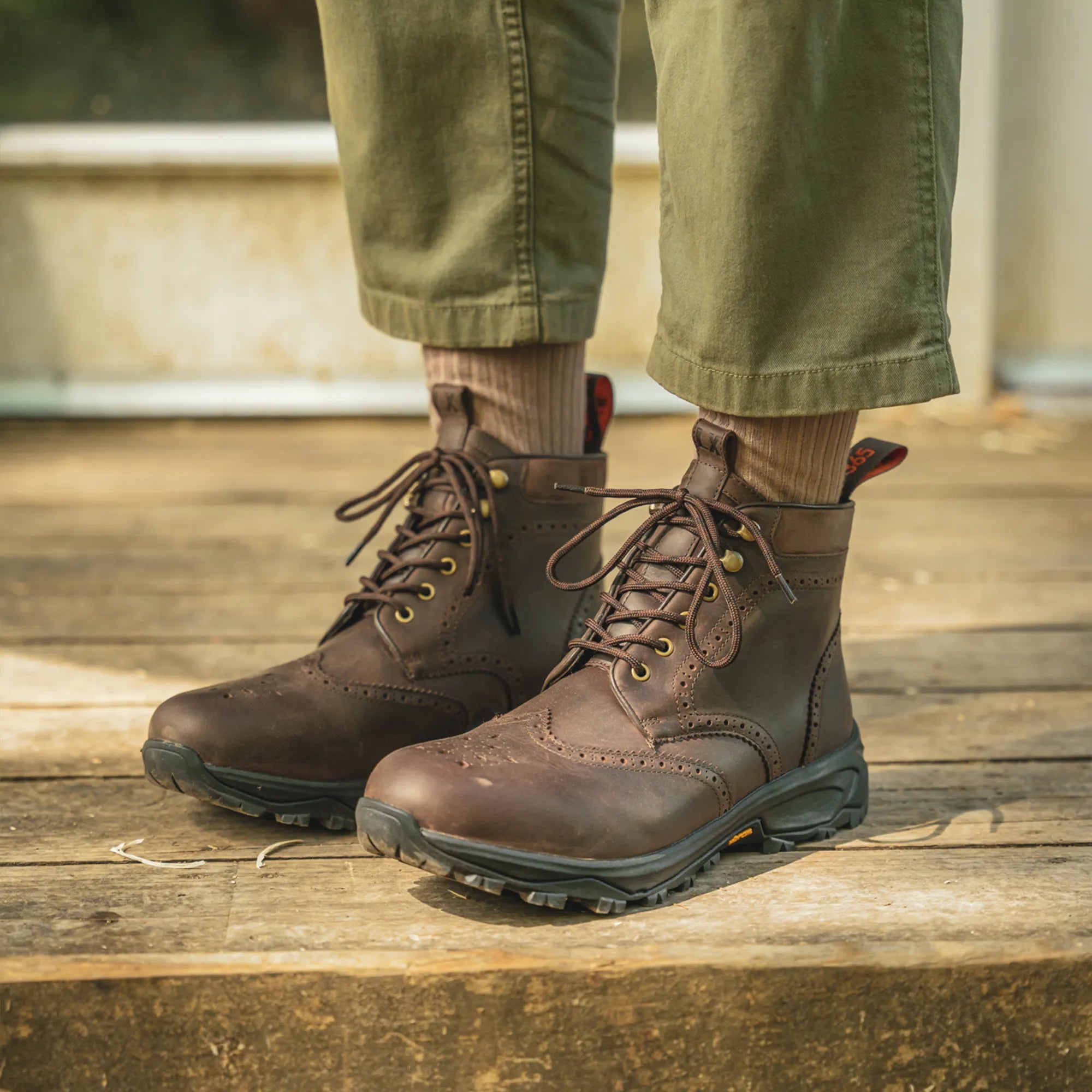 Men's - Brown Distressed - Water Resistant - Leather - Vibram