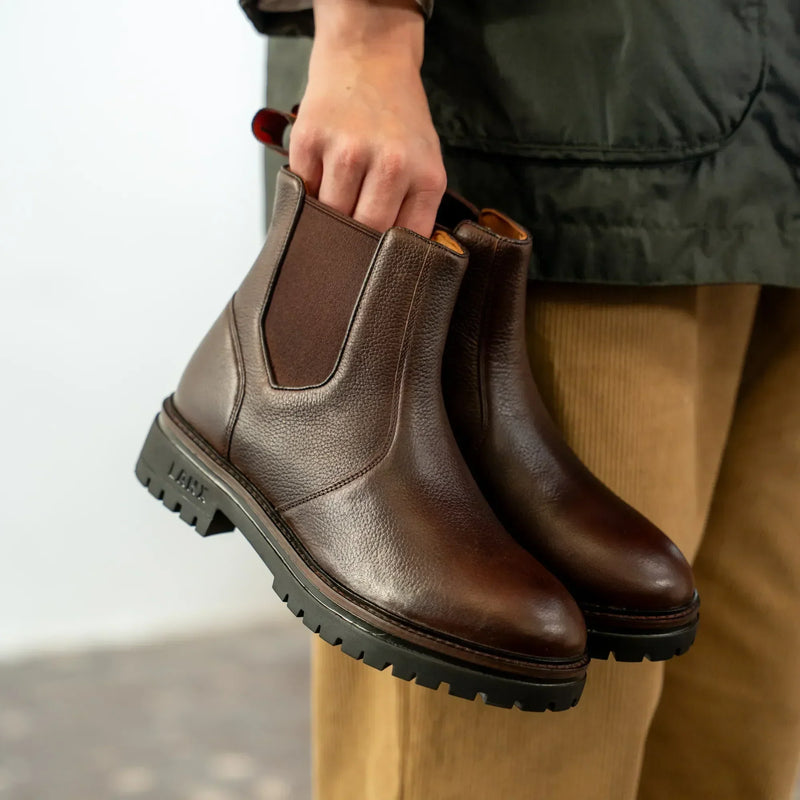 REED CHESTNUT GRAINED | A NEW COLOURWAY FOR OUR BEST-SELLING CHELSEA BOOT