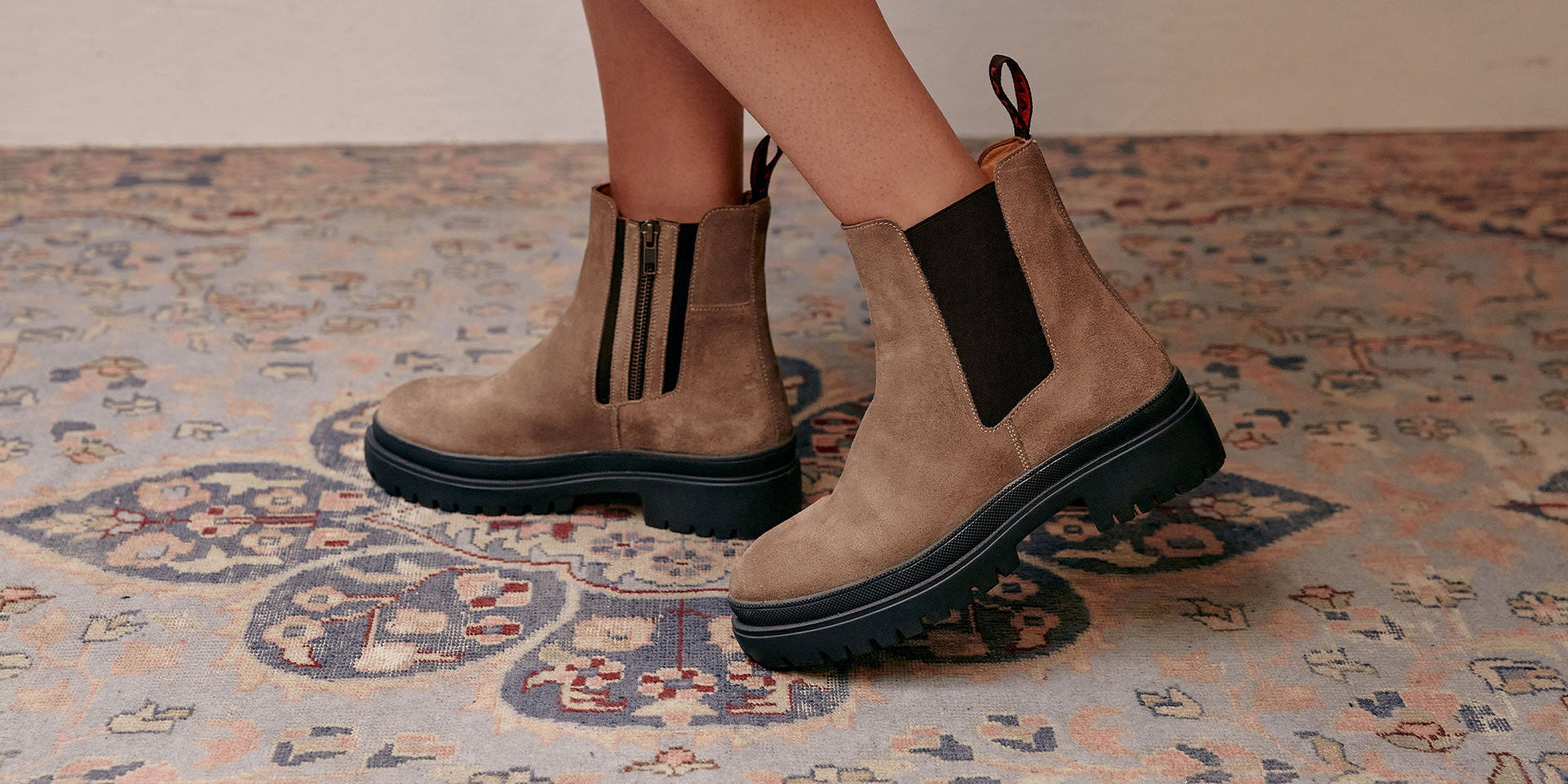 WOMEN'S CHELSEA BOOTS - OUTLET