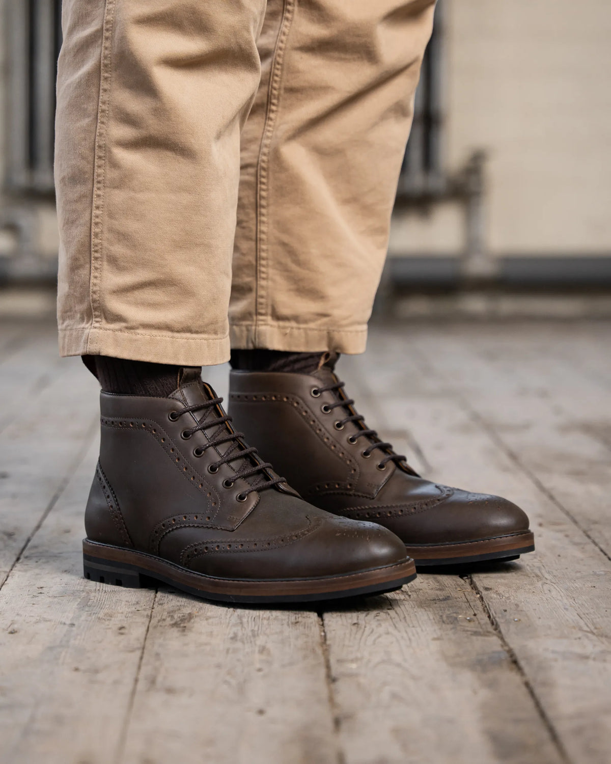 BAYLEY // BROWN DISTRESSED