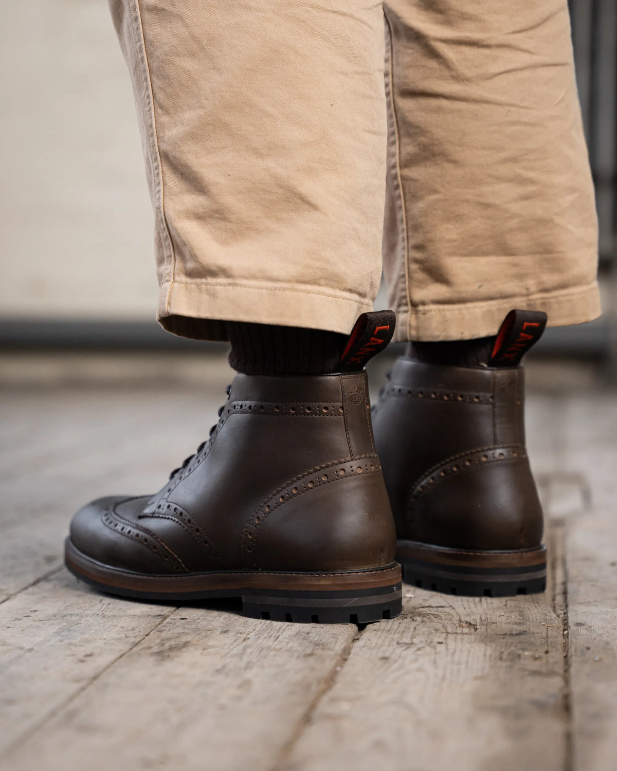 BAYLEY // BROWN DISTRESSED