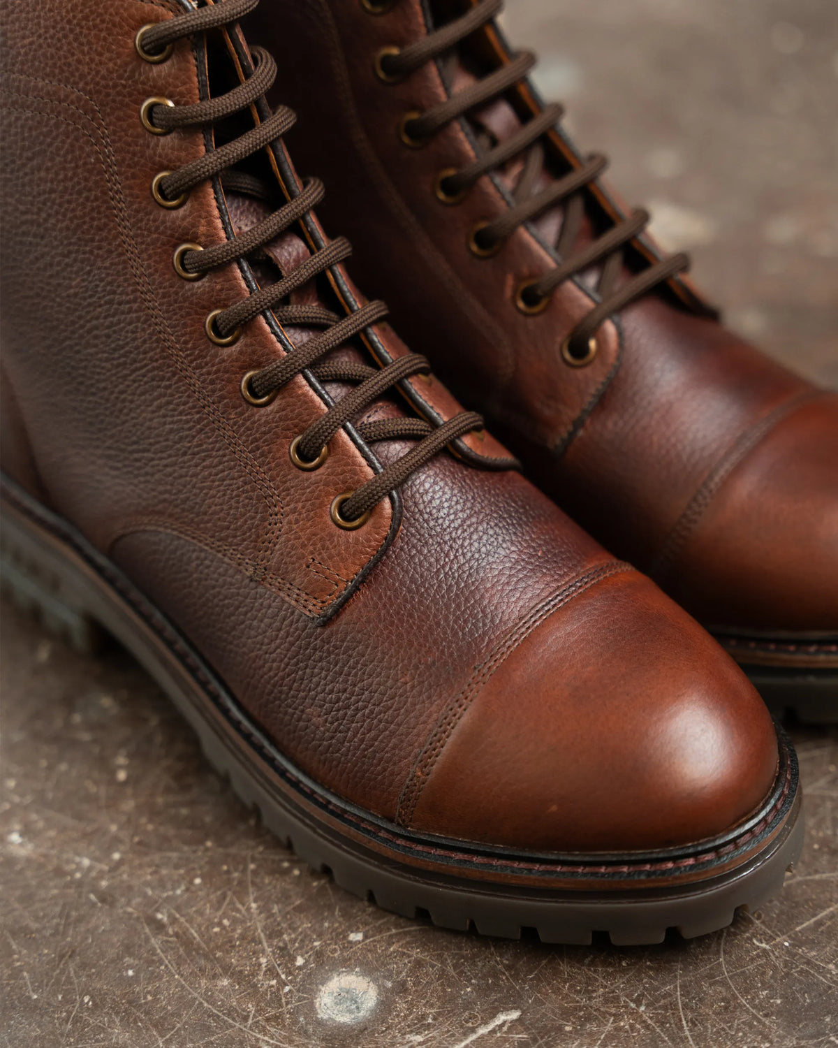 DINCKLEY / CHESTNUT GRAINED