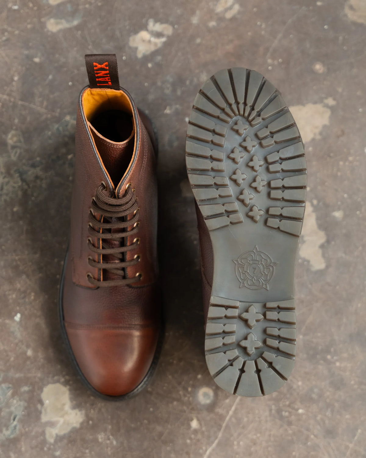 DINCKLEY / CHESTNUT GRAINED