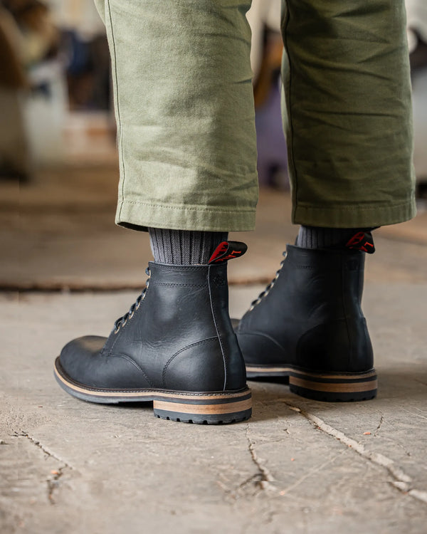 DUTTON // BLACK