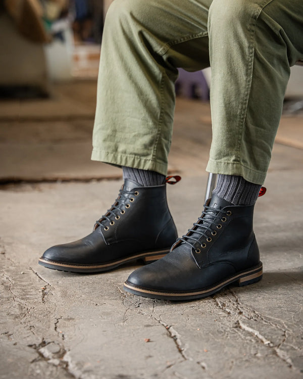 DUTTON // BLACK