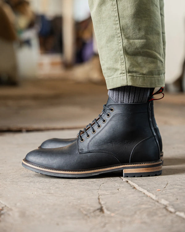 DUTTON // BLACK