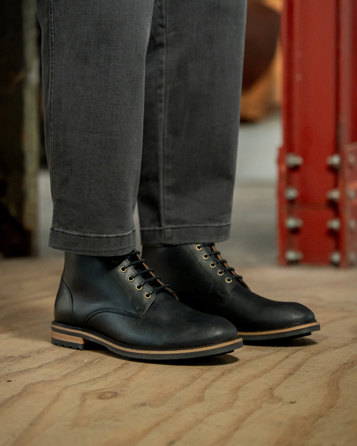 DUTTON // BLACK