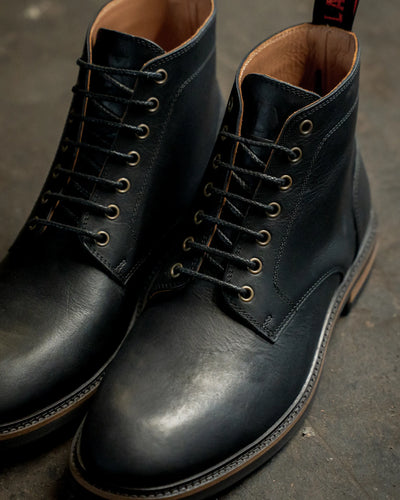 DUTTON // BLACK