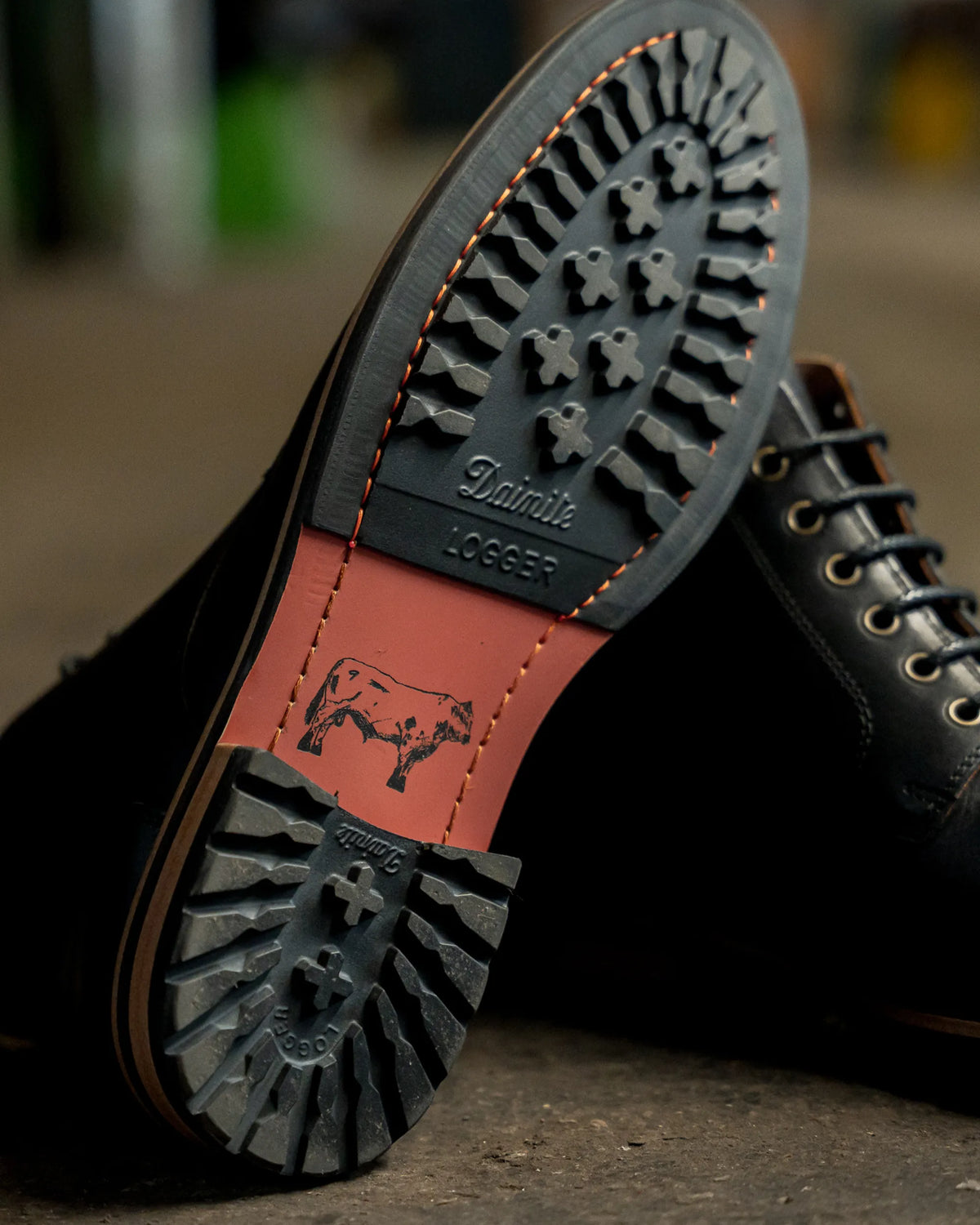 DUTTON // BLACK