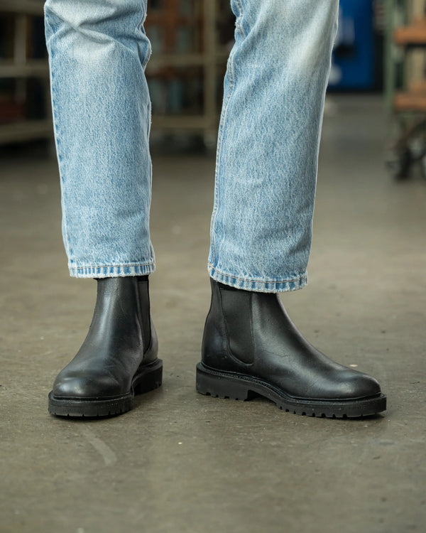 FALLBARN / BLACK
