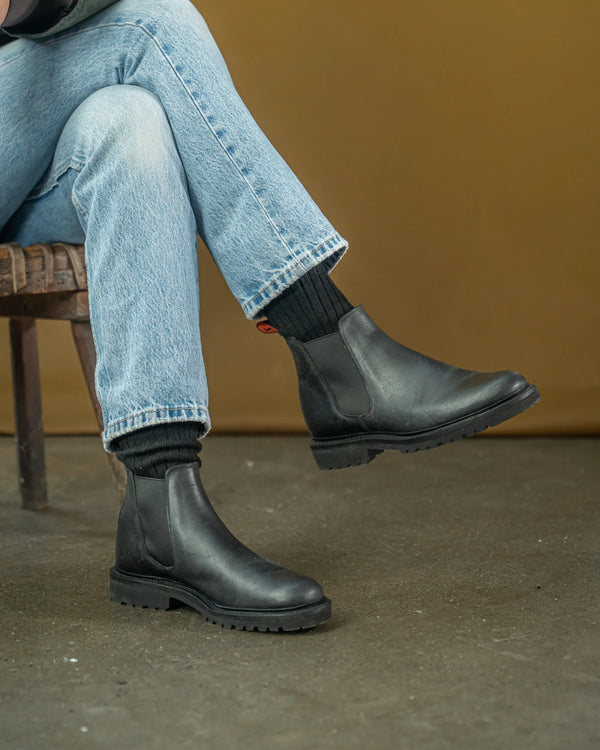 FALLBARN / BLACK
