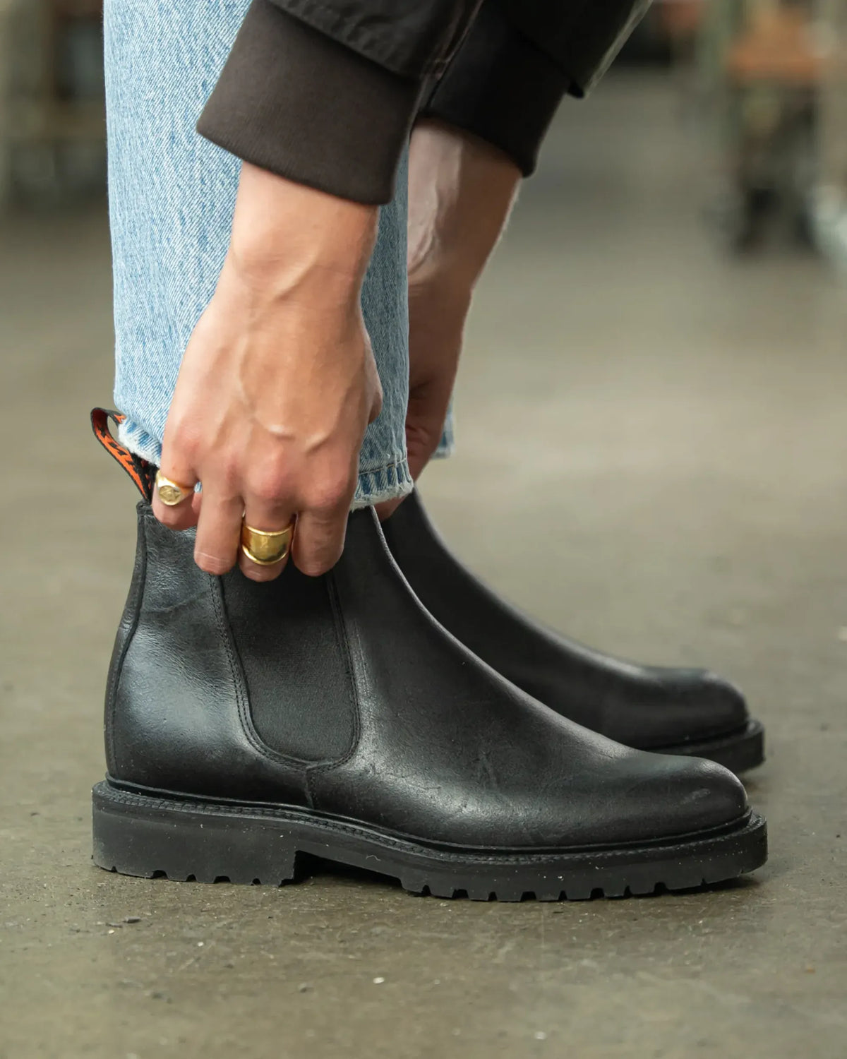 FALLBARN / BLACK