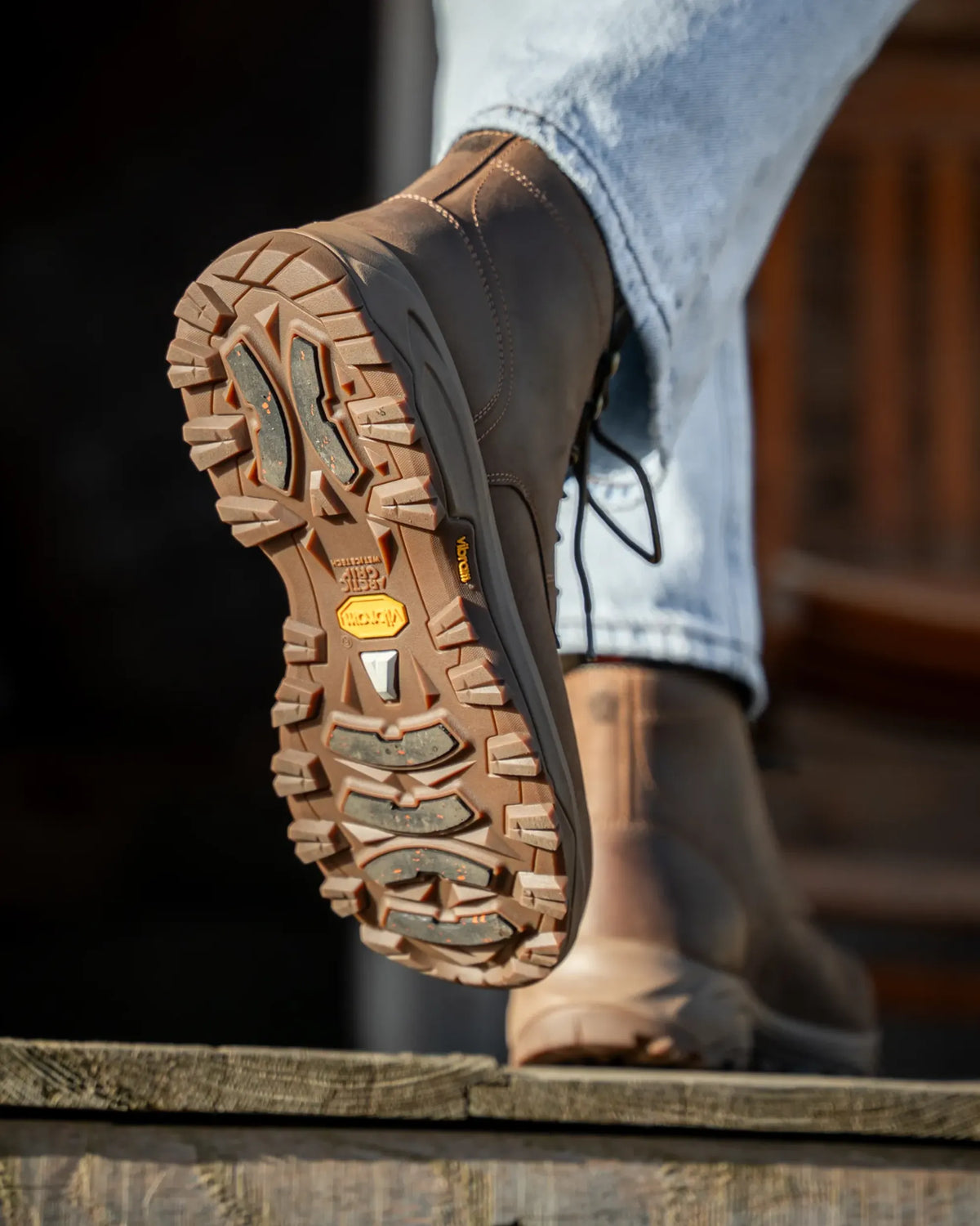 HESKETH / CONKER DISTRESSED