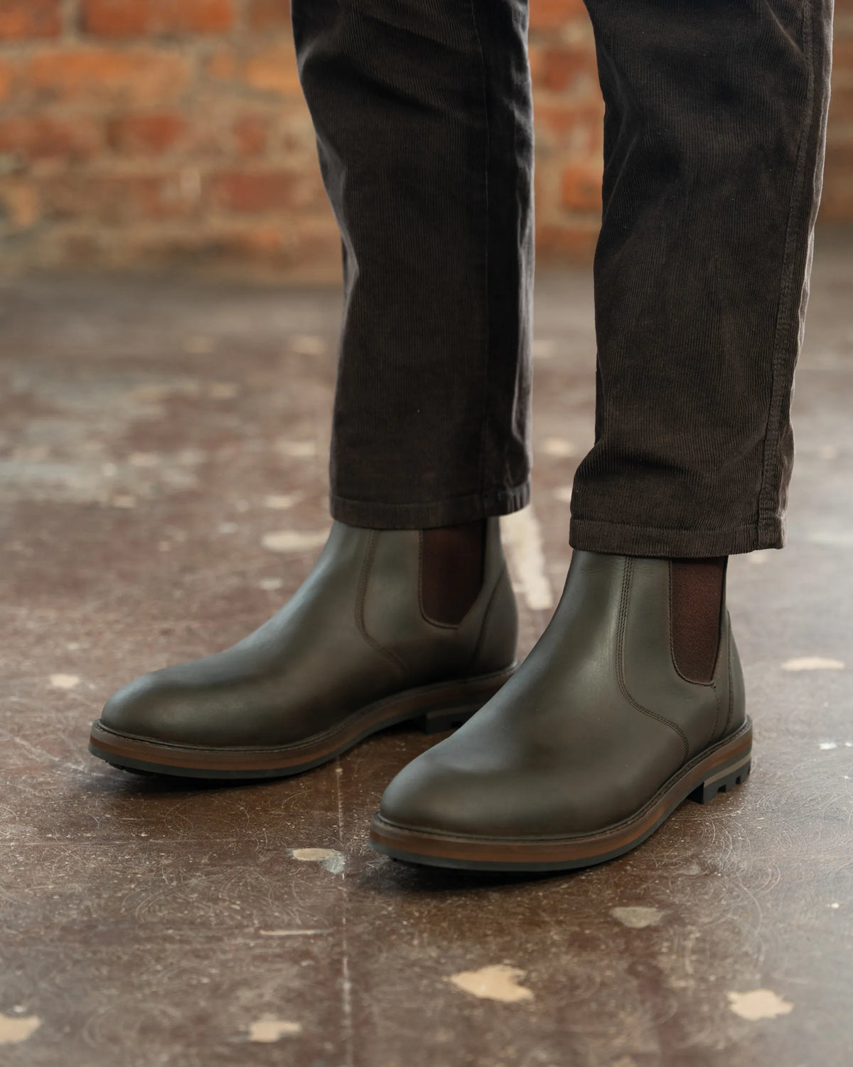 HOGHTON // BROWN DISTRESSED