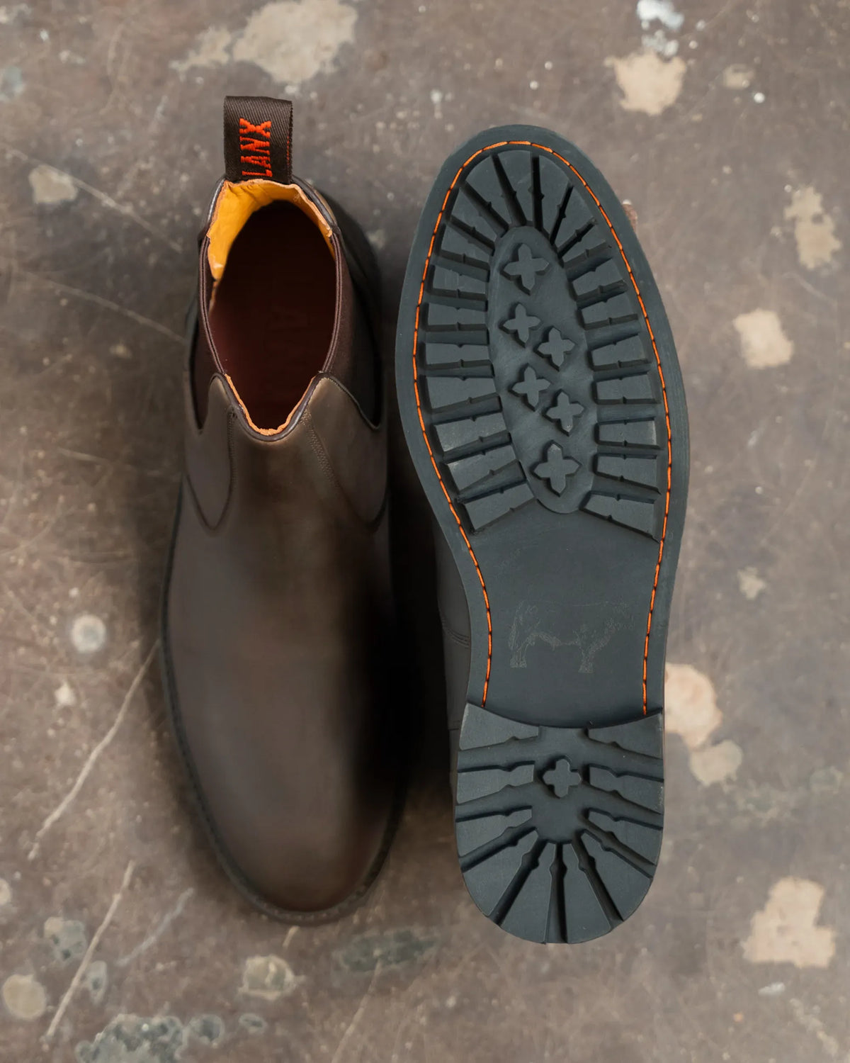 HOGHTON // BROWN DISTRESSED