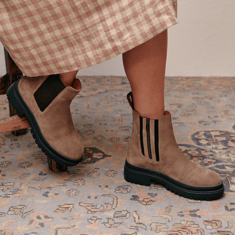 BROCKHALL / TAUPE SUEDE-Women’s Chelsea | LANX Proper Men's Shoes