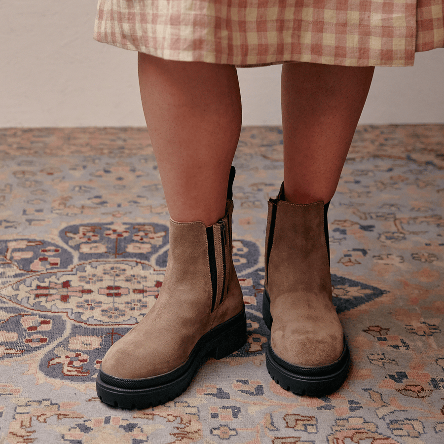 BROCKHALL / TAUPE SUEDE-Women’s Chelsea | LANX Proper Men's Shoes