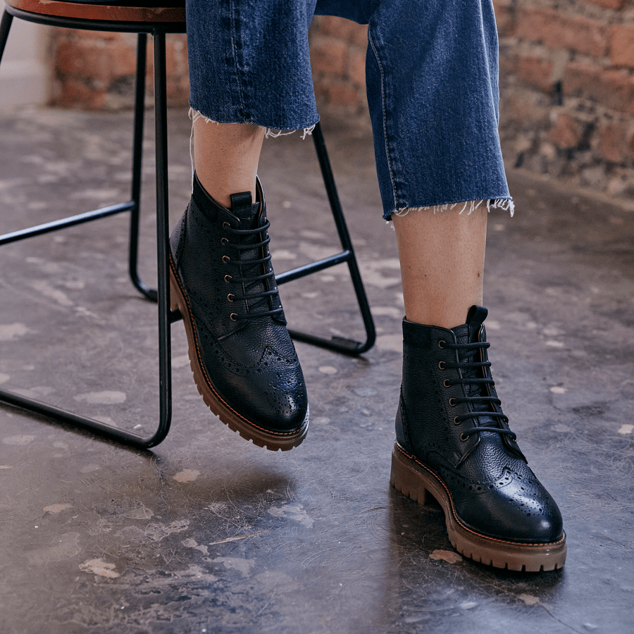 LANGHO / BLACK GRAINED-Women’s Boots | LANX Proper Men's Shoes