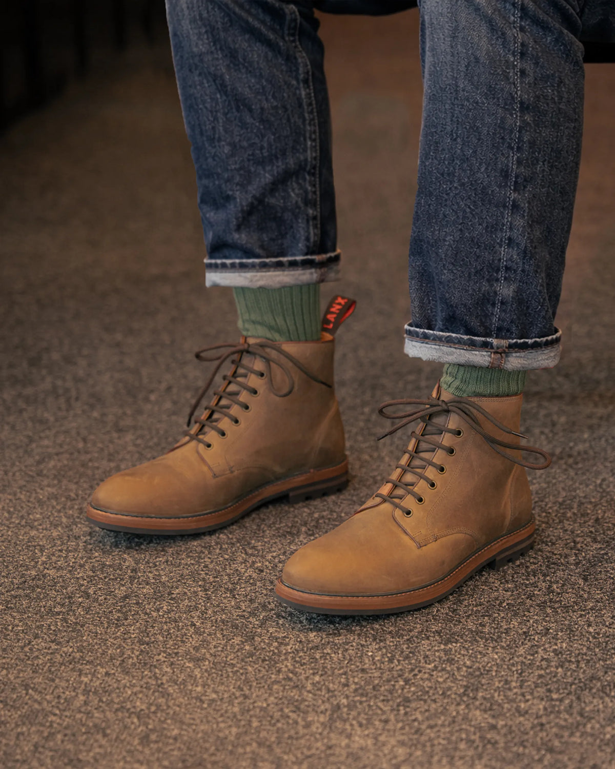 SETTLE // ACACIA DISTRESSED