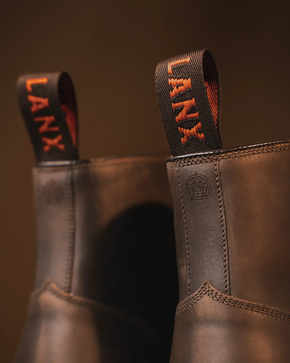 SETTLE // BROWN DISTRESSED