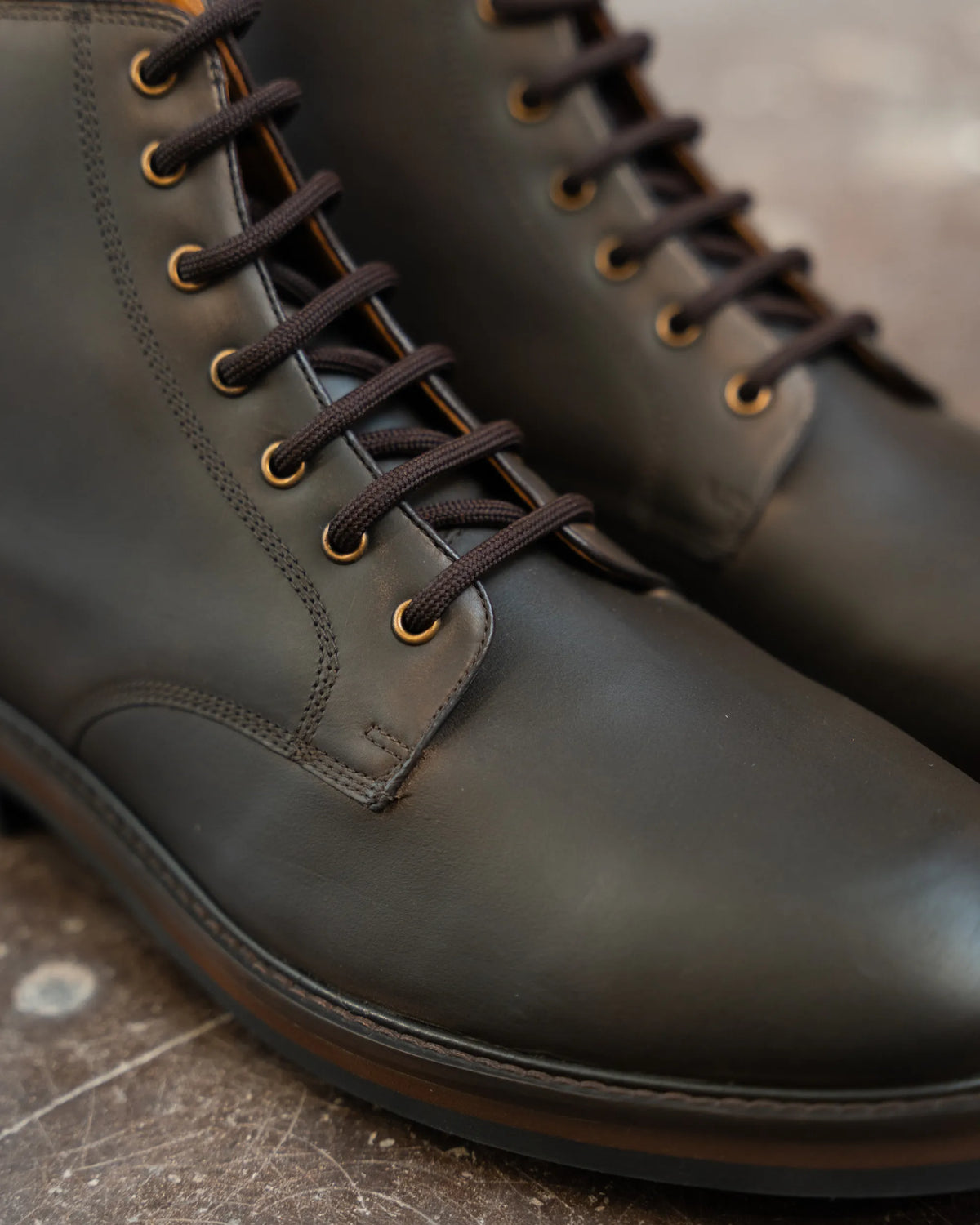 SETTLE // BROWN DISTRESSED