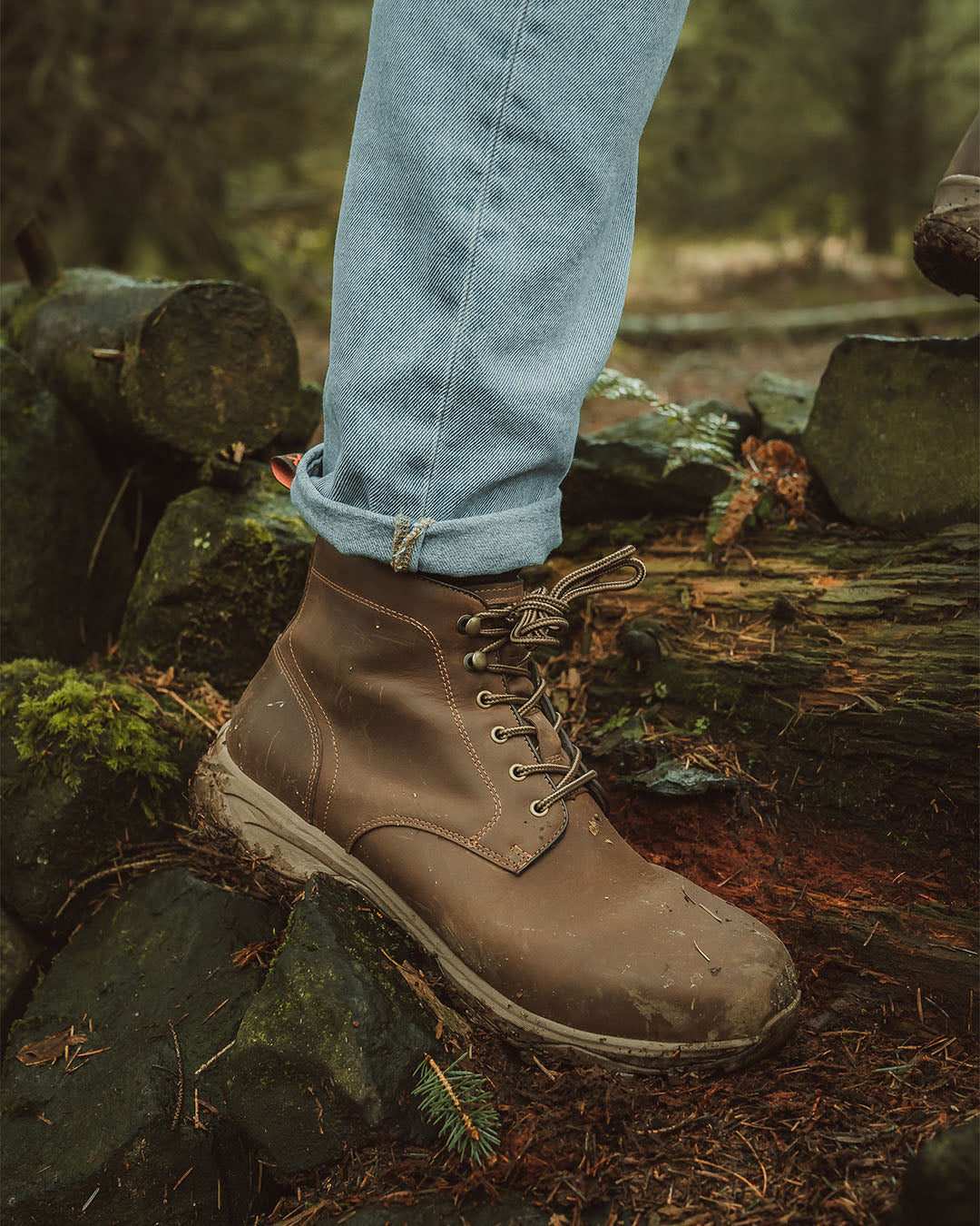 Men's - Brown Distressed - Water Resistant - Leather - Vibram