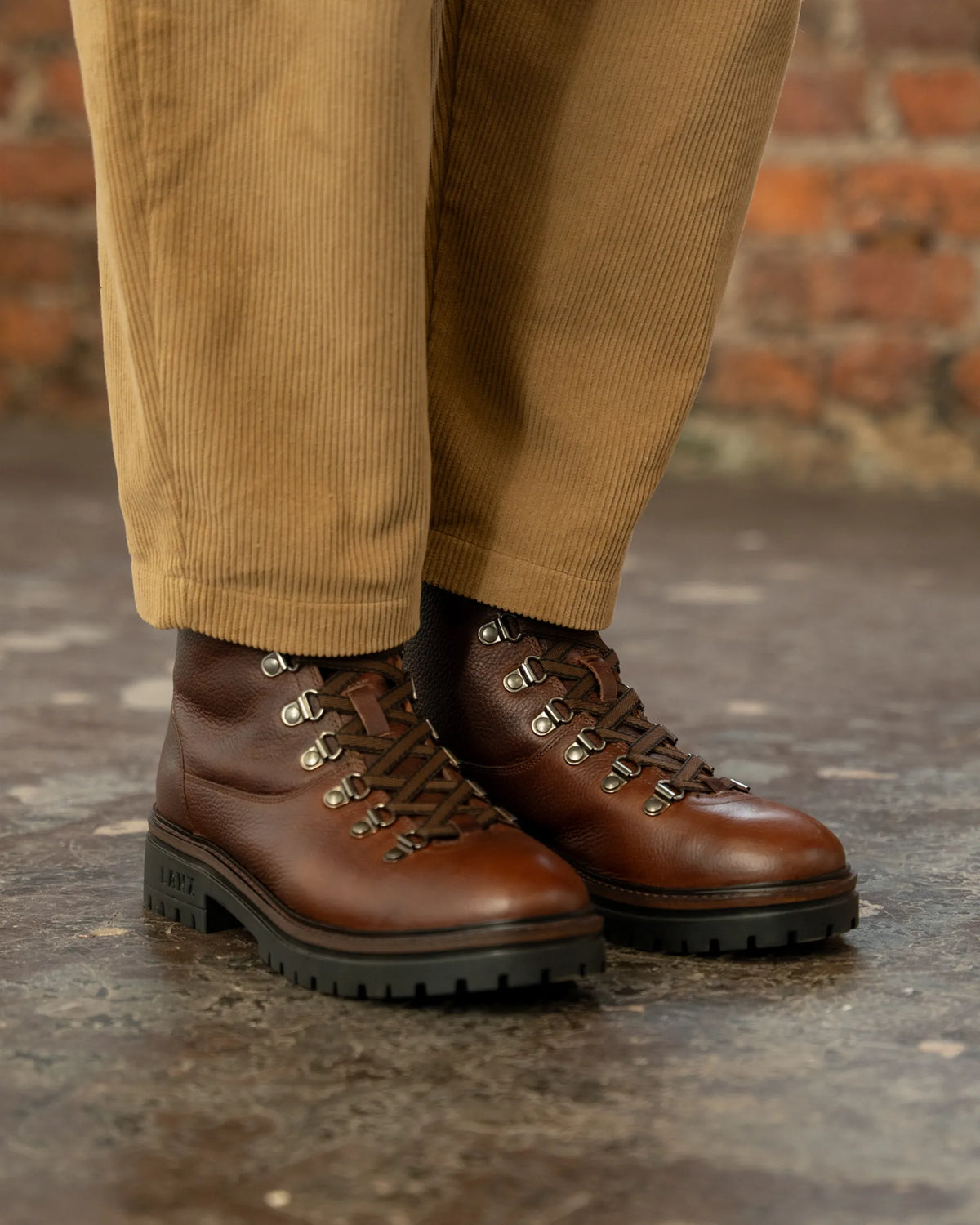 WHALLEY / CHESTNUT GRAINED