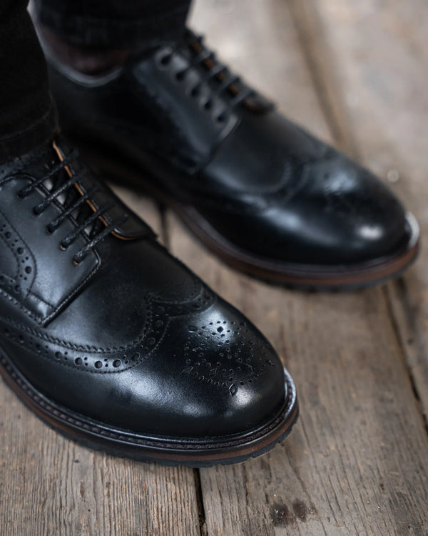 WHITEWELL / BLACK