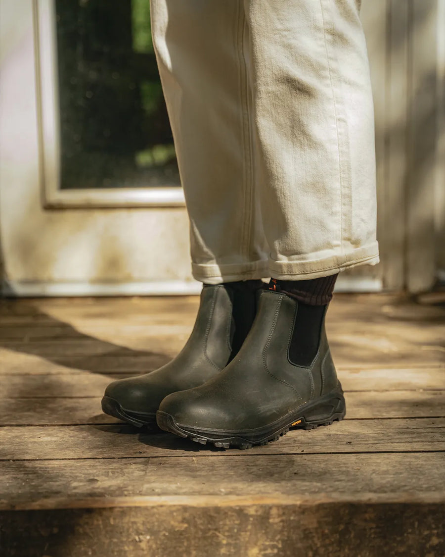 CHELSEA BOOTS